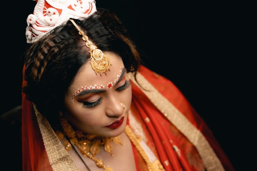 Stunning portrait of an Indian bride in traditional attire with exquisite jewelry, captured in Kolkata.